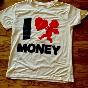 I’m selling a shirt that I don’t want anymore